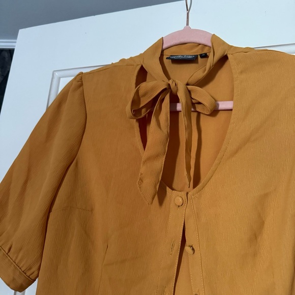 Voodoo Vixen Mustard Yellow Tie Front Top Medium - Picture 4 of 4